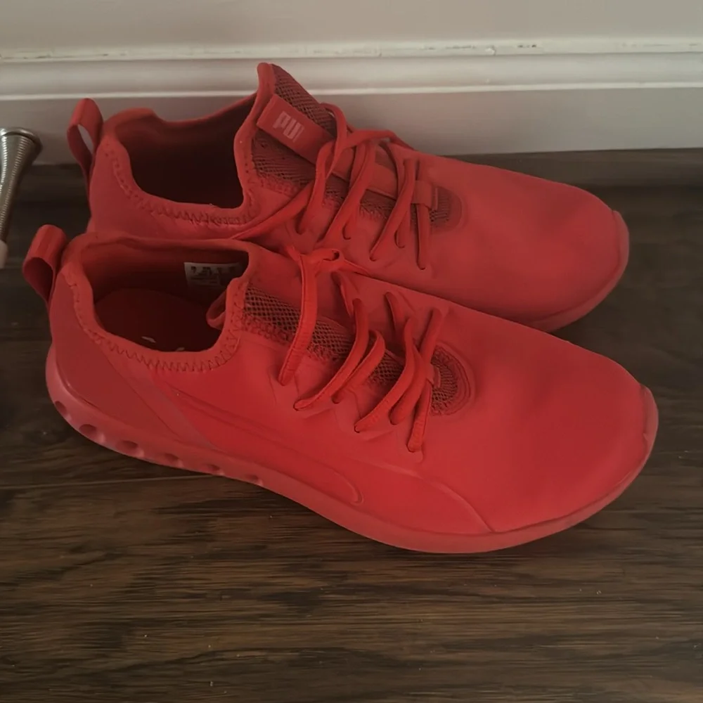 Mens Puma size 8 High Risk Red Carson 2X